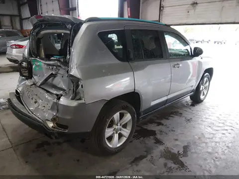 2014 Jeep Compass Sport VIN 1C4NJDBB8ED870250 фото 4