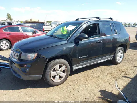 2014 Jeep Compass Sport VIN 1C4NJCBA8ED843180 фото 2