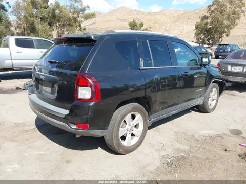 2016 Jeep Compass Sport VIN 1C4NJCBA1GD666653 фото 4