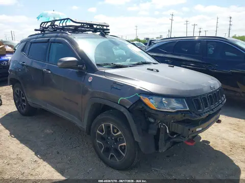 3C4NJDDB8KT721811 — 2019 Jeep Compass Trailhawk 4X4, Задняя часть (Rear), фото до ремонта