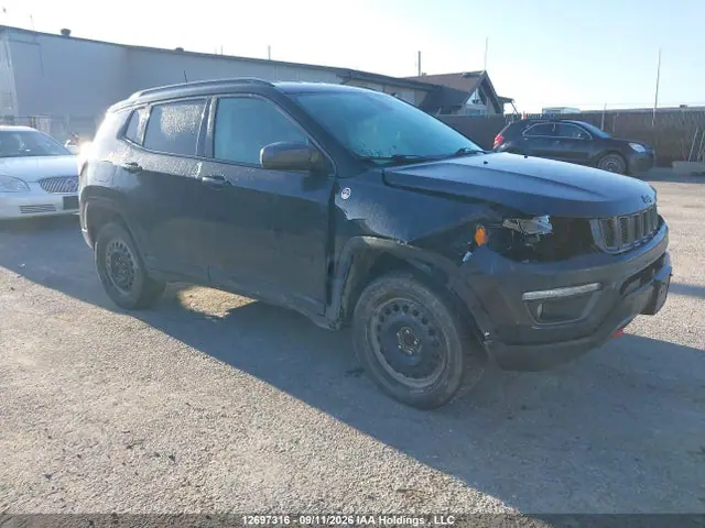 3C4NJDDB2JT412589 — 2018 Jeep Compass Trailhawk, Передняя часть (Front), фото до ремонта