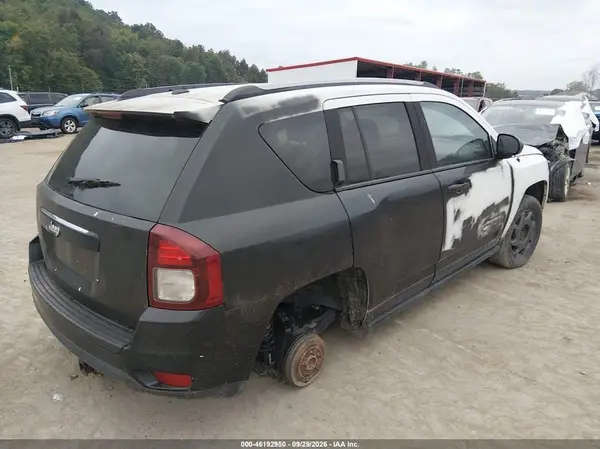 1C4NJCBA1GD525632 — 2016 Jeep Compass, фото 4 с аукциона IAAI, Не указано