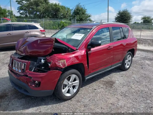 1C4NJCBA0GD560680 — 2016 Jeep Compass, фото 2 с аукциона IAAI, Передняя часть