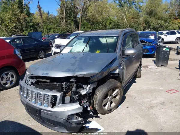 1C4NJDEB7GD784958 — 2016 Jeep Compass, фото 2 с аукциона IAAI, Передняя часть