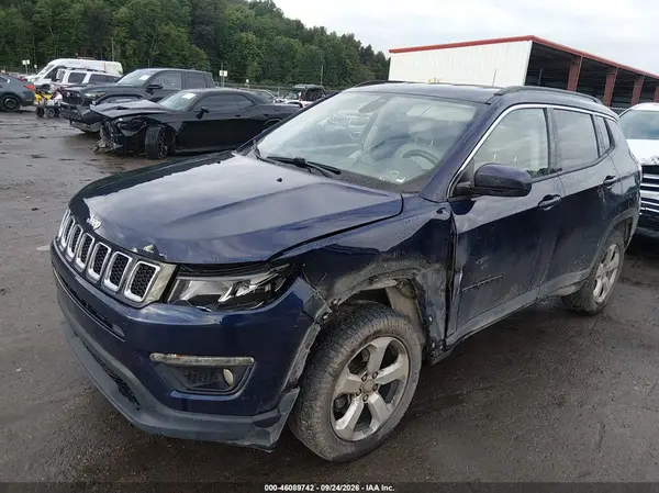 3C4NJDBB4HT692903 — 2017 Jeep Compass, фото 2 с аукциона IAAI, Передняя часть слева