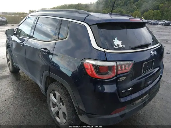 3C4NJDBB4HT692903 — 2017 Jeep Compass, фото 3 с аукциона IAAI, Передняя часть слева