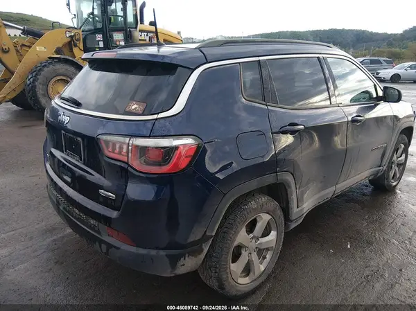 3C4NJDBB4HT692903 — 2017 Jeep Compass, фото 4 с аукциона IAAI, Передняя часть слева