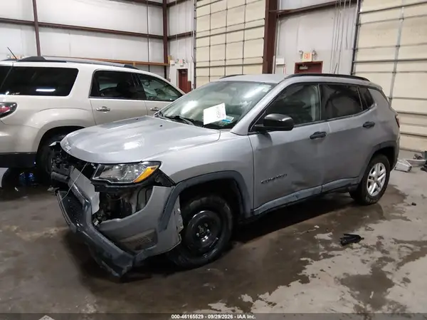 3C4NJCAB8HT669328 — 2017 Jeep Compass, фото 2 с аукциона IAAI, Передняя часть