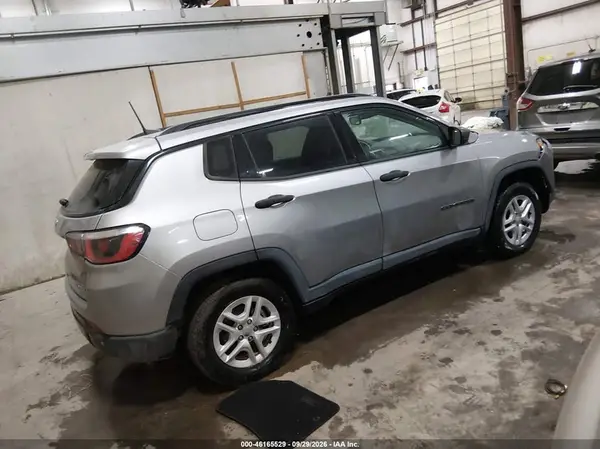 3C4NJCAB8HT669328 — 2017 Jeep Compass, фото 4 с аукциона IAAI, Передняя часть