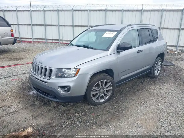 1C4NJCBA4HD173843 — 2017 Jeep Compass, фото 2 с аукциона IAAI, Правый бок