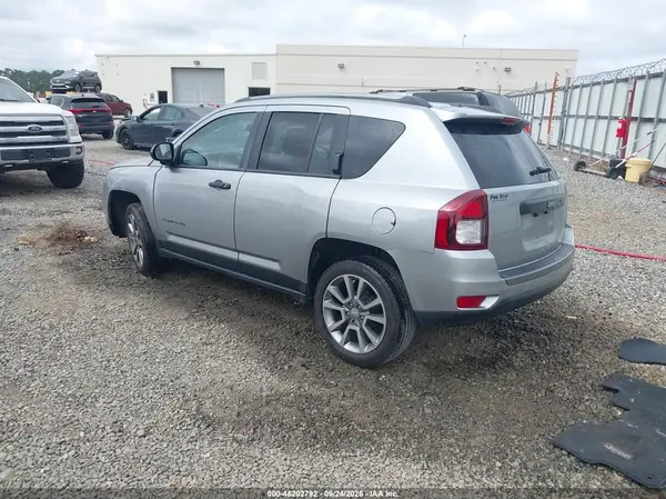 1C4NJCBA4HD173843 — 2017 Jeep Compass, фото 3 с аукциона IAAI, Правый бок