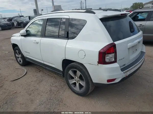 1C4NJDEB4HD129593 — 2017 Jeep Compass, фото 3 с аукциона IAAI, Передняя часть справа