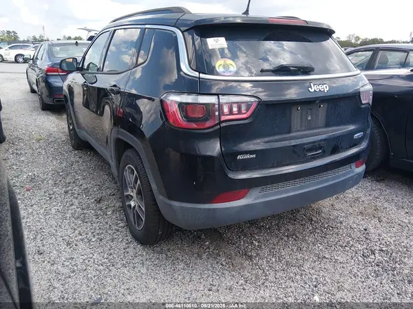 3C4NJCBB2JT488486 — 2018 Jeep Compass, фото 3 с аукциона IAAI 07.10.2026, Естественный износ