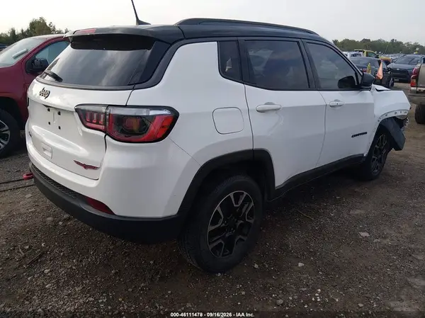 3C4NJDDB2JT501790 — 2018 Jeep Compass, фото 4 с аукциона IAAI 14.10.2026, Передняя часть справа