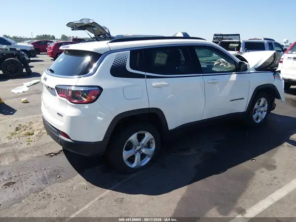 3C4NJDBB8JT455000 — 2018 Jeep Compass, фото 4 с аукциона IAAI 14.10.2026, Передняя часть слева