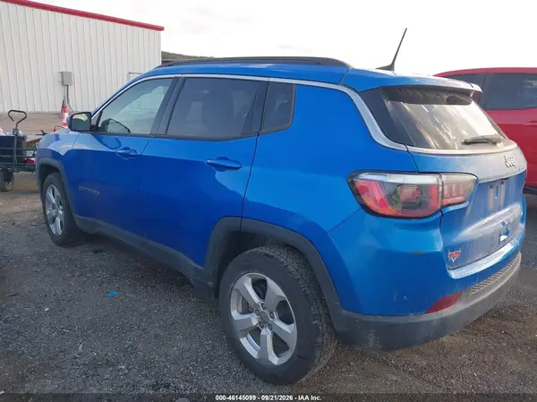3C4NJCBB0JT165201 — 2018 Jeep Compass, фото 3 с аукциона IAAI, Передняя часть справа