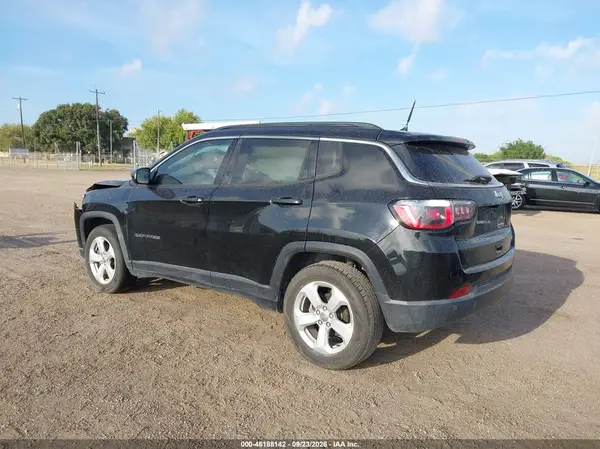 3C4NJCBB8JT235432 — 2018 Jeep Compass, фото 3 с аукциона IAAI 10.10.2026, Передняя часть слева