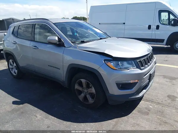 3C4NJCBB0JT181771 — 2018 Jeep Compass, Передняя часть (Front End), фото до ремонта