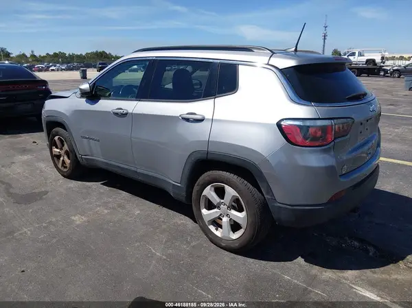 3C4NJCBB0JT181771 — 2018 Jeep Compass, фото 3 с аукциона IAAI, Передняя часть