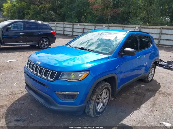 3C4NJDABXJT248884 — 2018 Jeep Compass, фото 2 с аукциона IAAI, Задняя часть