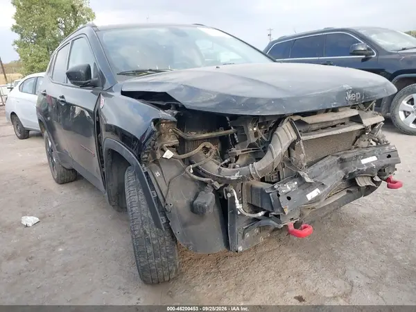 3C4NJDDB6JT451749 — 2018 Jeep Compass, Передняя часть (Front End), фото до ремонта