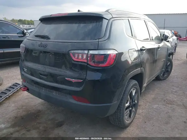 3C4NJDDB6JT451749 — 2018 Jeep Compass, фото 4 с аукциона IAAI, Передняя часть