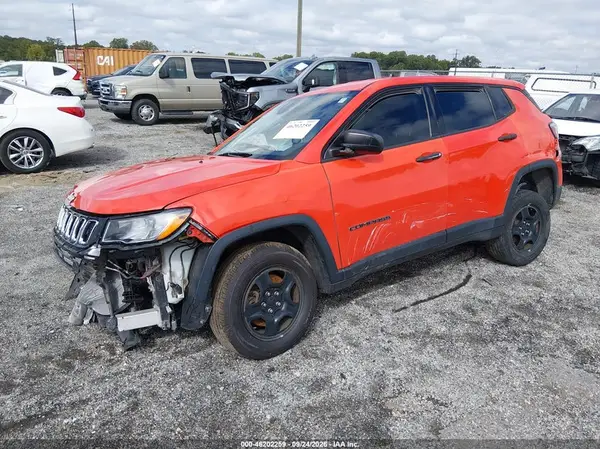 3C4NJDAB3JT191847 — 2018 Jeep Compass, фото 2 с аукциона IAAI, Правый бок