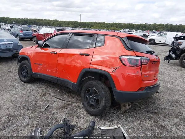 3C4NJDAB3JT191847 — 2018 Jeep Compass, фото 3 с аукциона IAAI, Правый бок