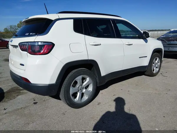 3C4NJCBB0JT502191 — 2018 Jeep Compass, фото 4 с аукциона IAAI, Пресная вода