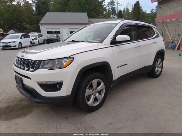 3C4NJDBB8JT492452 — 2018 Jeep Compass, фото 2 с аукциона IAAI, Правый бок