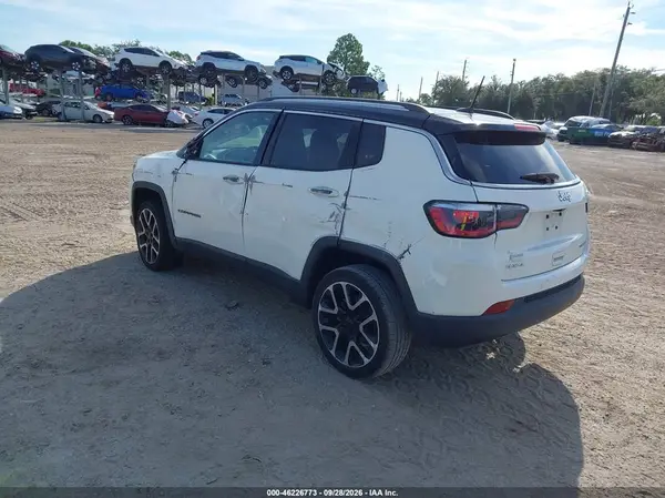 3C4NJDCB5JT402172 — 2018 Jeep Compass, фото 3 с аукциона IAAI, Левый и правый бока