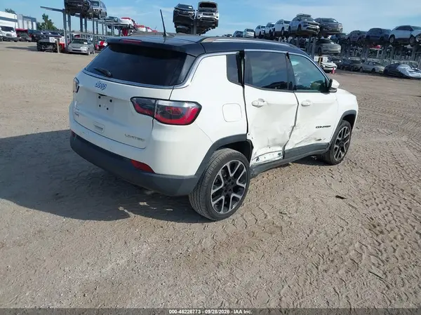 3C4NJDCB5JT402172 — 2018 Jeep Compass, фото 4 с аукциона IAAI, Левый и правый бока