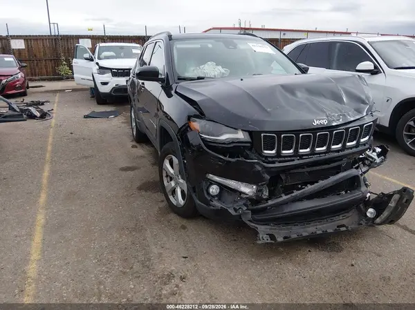 3C4NJDBB1JT246438 — 2018 Jeep Compass, Передняя часть (Front End), фото до ремонта