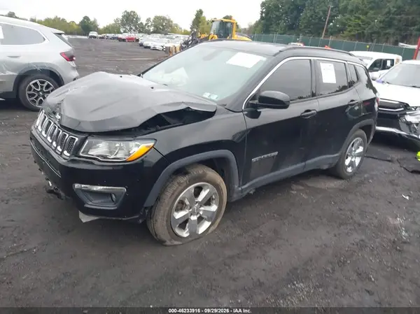 3C4NJCBB5JT226669 — 2018 Jeep Compass, фото 2 с аукциона IAAI, Передняя часть