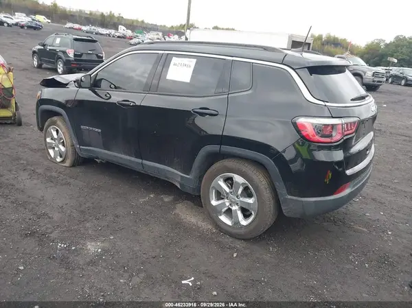 3C4NJCBB5JT226669 — 2018 Jeep Compass, фото 3 с аукциона IAAI, Передняя часть