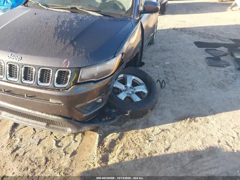 3C4NJCBB8JT226343 — 2018 Jeep Compass, Правая сторона, фото до ремонта