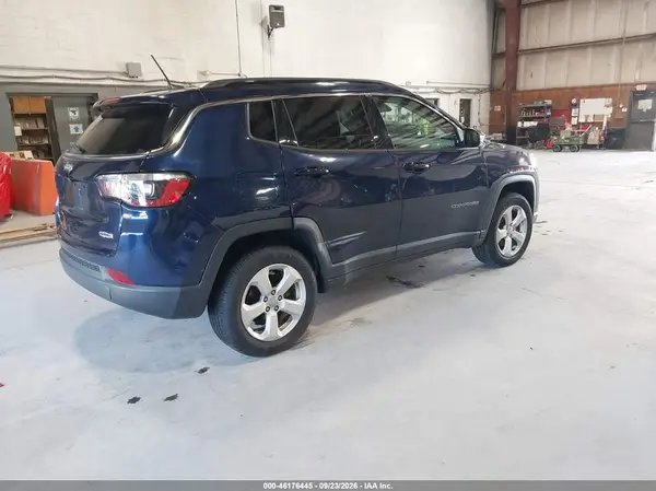 3C4NJDBBXKT597396 — 2019 Jeep Compass, фото 4 с аукциона IAAI 07.10.2026, Подтопление