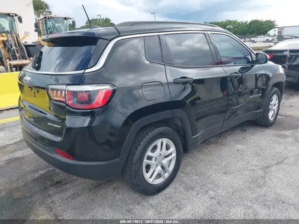3C4NJCAB2KT726730 — 2019 Jeep Compass, фото 4 с аукциона IAAI 01.10.2026, Правый бок