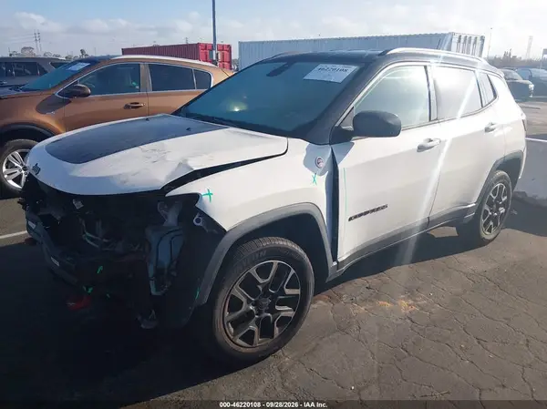 3C4NJDDB0KT721785 — 2019 Jeep Compass, фото 2 с аукциона IAAI, Передняя часть