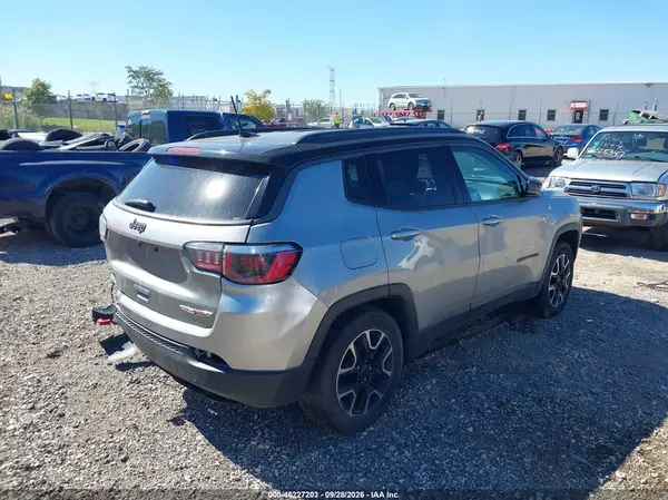 3C4NJDDBXKT728582 — 2019 Jeep Compass, фото 4 с аукциона IAAI, Задняя часть слева