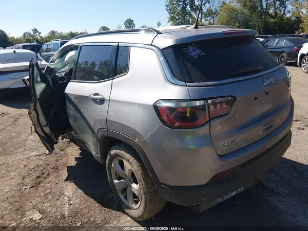 3C4NJDBB2KT645313 — 2019 Jeep Compass, фото 3 с аукциона IAAI, Передняя часть