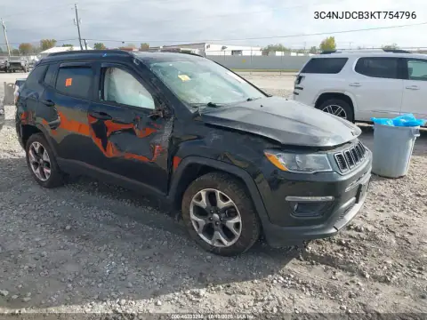 3C4NJDCB3KT754796 — 2019 Jeep Compass, Передняя и задняя части, фото до ремонта