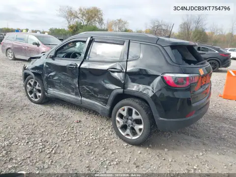 3C4NJDCB3KT754796 — 2019 Jeep Compass, фото 4 с аукциона IAAI, Передняя и задняя части