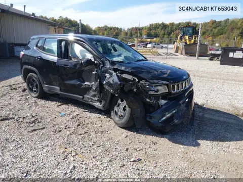 3C4NJCAB1KT653043 — 2019 Jeep Compass, Передняя часть, фото до ремонта