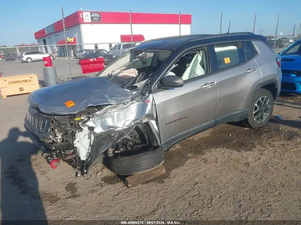 3C4NJDDB2LT171846 — 2020 Jeep Compass, фото 2 с аукциона IAAI 14.10.2026, Передняя часть