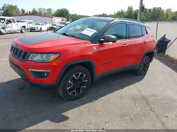 3C4NJDDB9LT112051 — 2020 Jeep Compass, фото 2 с аукциона IAAI, Передняя часть справа