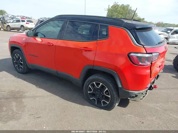 3C4NJDDB9LT112051 — 2020 Jeep Compass, фото 3 с аукциона IAAI, Передняя часть справа
