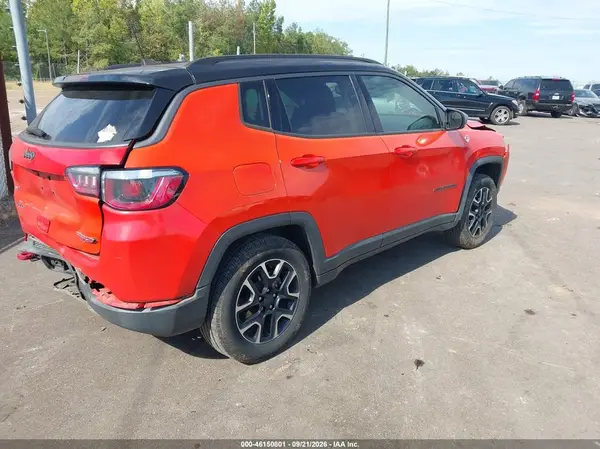 3C4NJDDB9LT112051 — 2020 Jeep Compass, фото 4 с аукциона IAAI, Передняя часть справа