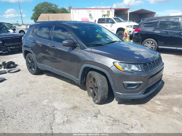 3C4NJCBB9LT102553 — 2020 Jeep Compass, Передняя часть слева (Left Front), фото до ремонта