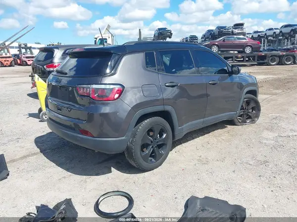 3C4NJCBB9LT102553 — 2020 Jeep Compass, фото 4 с аукциона IAAI, Передняя часть слева